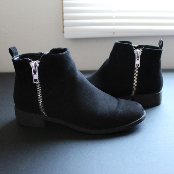 Forever 21 Shoes - ❗️Forever21 Suede Booties | Size 6.5